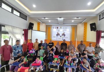 Wujudkan Riau Inklusif, 40 Anak Disabilitas Terima Kursi Roda Adaptif Gratis dari Australia