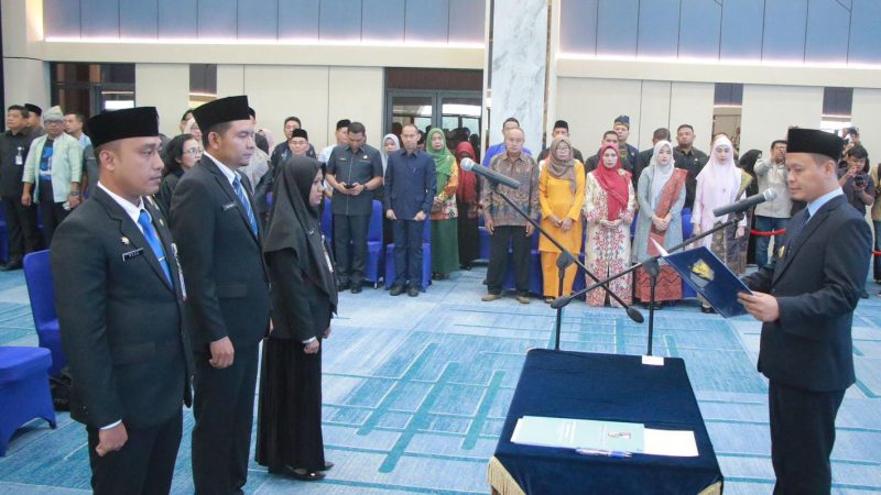 Perkuat Birokrasi, Agung Nugroho Lantik Kepala DLHK dan Kepala Bapenda Pekanbaru