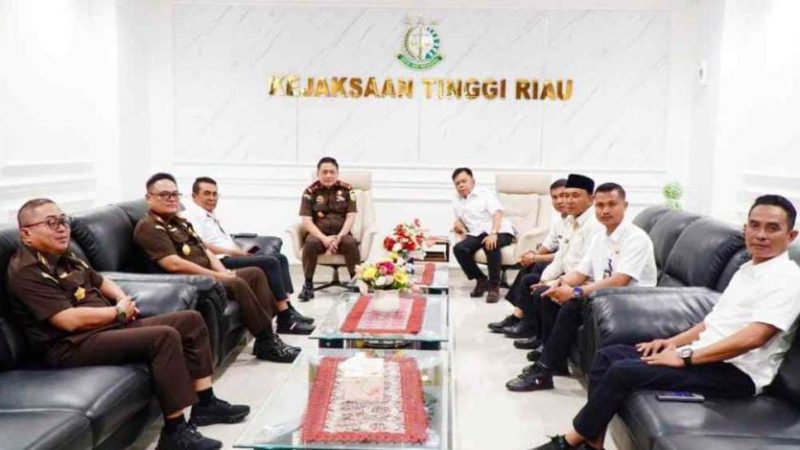 Perkuat Tata Kelola Pemerintahan, Bupati Asmar Temui Kajati Riau Bahas Sinergi Hukum