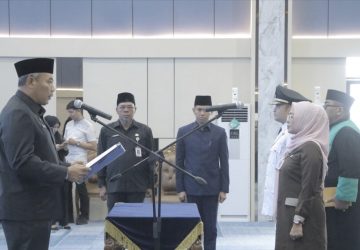 Pj Sekdako Ingot Ahmad Hutasuhut Lantik 25 Pejabat Administrator dan Pengawas dilingkungan Pemko Pekanbaru