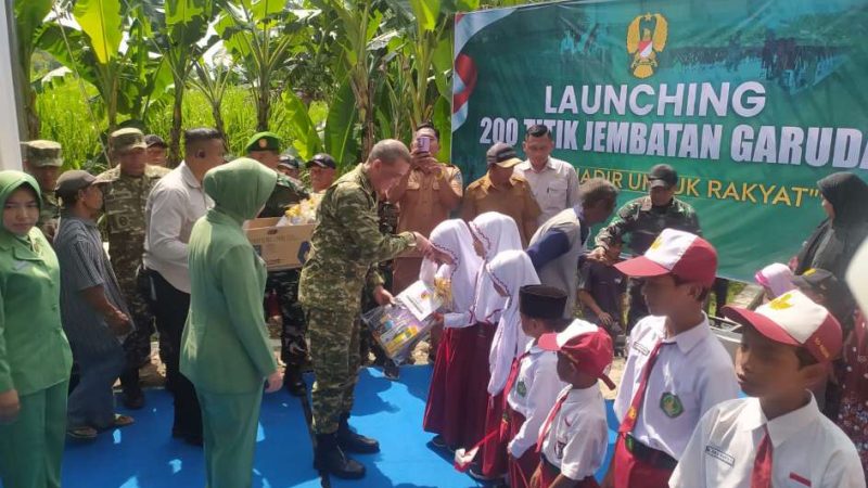 Pangdam V/Brawijaya Dampingi Presiden Prabowo Resmikan Jembatan Perintis Garuda di Nganjuk