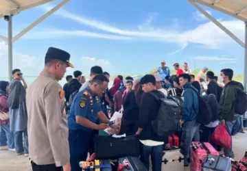 Patroli Pelabuhan Sungai Guntung, Polsek Kateman Pastikan Arus Mudik Aman dan Terkendali