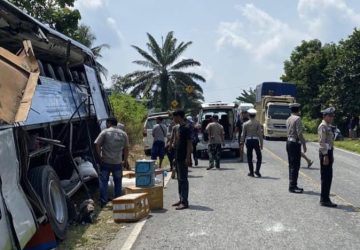 Laka Maut di Lintas Timur Pelalawan: Bus PMH Hantam Truk Saat Menyalip, 4 Penumpang Tewas