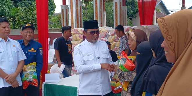 Bantu Warga Kurang Mampu, Bupati Zukri Buka Operasi Pasar Murah di Pangkalan Kerinci