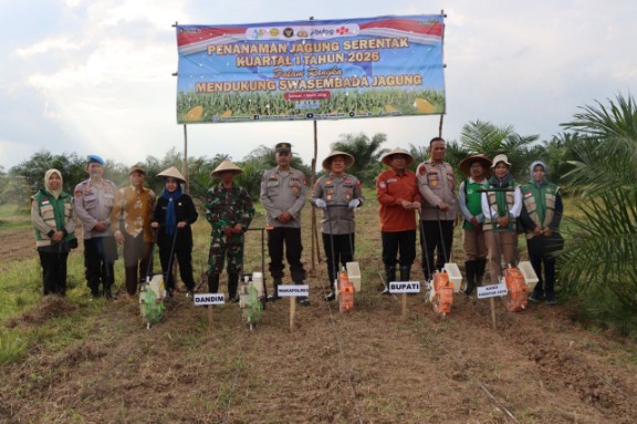 Polres Muara Enim Dukung Ketahanan Pangan Nasional Tanam Jagung Serentak Kuartal I 2026