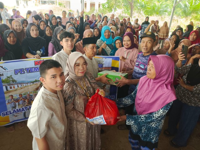 Wujud Kepedulian Sosial, PT Temenggung Jaya Mandiri Salurkan Sembako dan THR bagi Ratusan Warga Desa Kepur