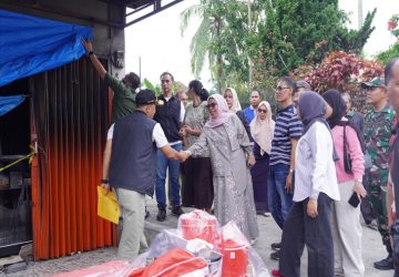 Duka di Tanah Merah, Wabup Kampar Misharti Santuni Keluarga Korban Kebakaran Kios
