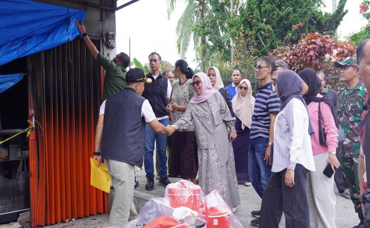 Duka di Tanah Merah, Wabup Kampar Misharti Santuni Keluarga Korban Kebakaran Kios