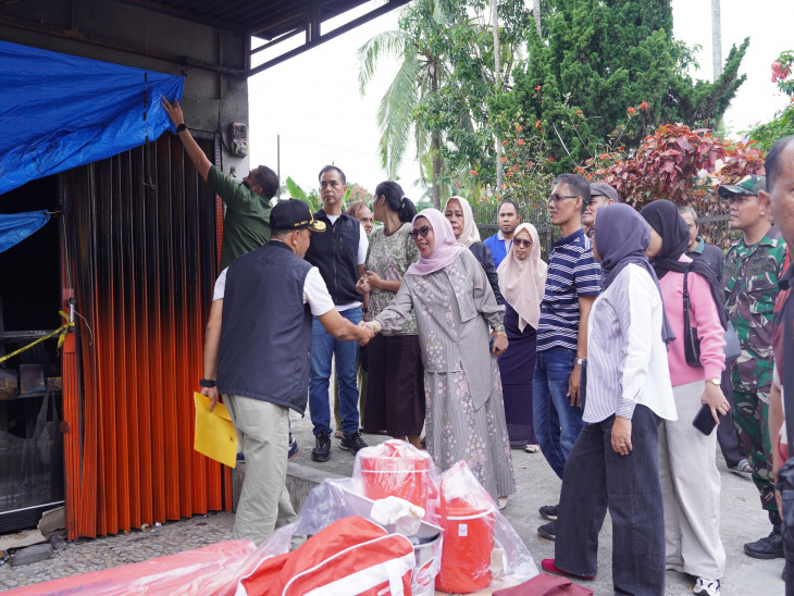 Duka di Tanah Merah, Wabup Kampar Misharti Santuni Keluarga Korban Kebakaran Kios