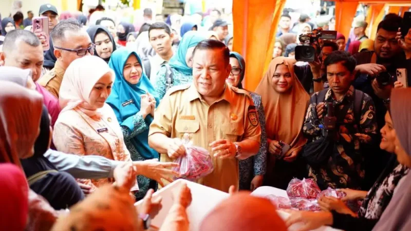 Tekan Harga Pangan, Organisasi Perempuan Riau Gelar Pasar Murah Ramadan