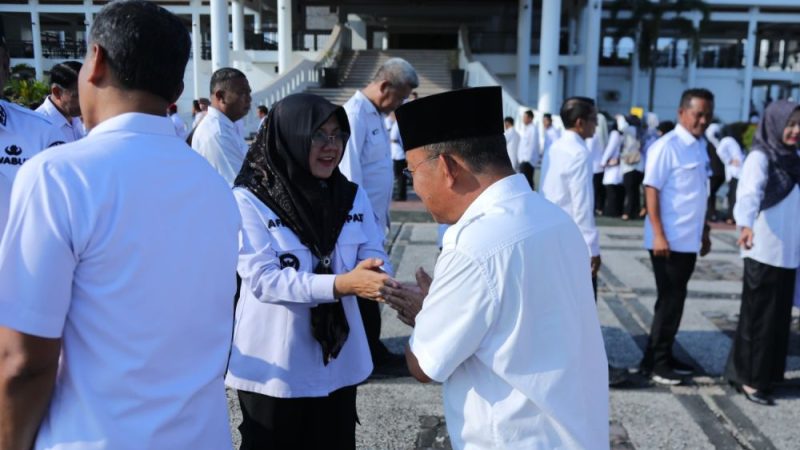 Bupati Siak Ingatkan ASN Tetap Solid Hadapi Defisit Anggaran di Hari Pertama Kerja