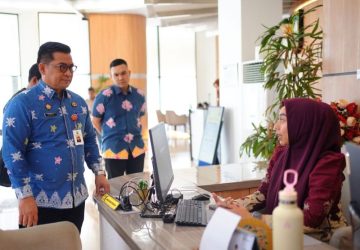 Tingkatkan Kualitas Layanan Publik, Sekda Riau Syahrial Abdi Gelar Sidak ke Sejumlah OPD