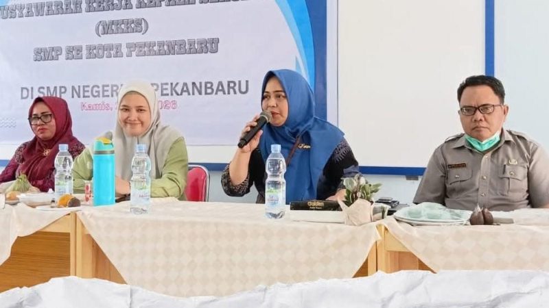 Sinergi Menuju Pendidikan Unggul, Kabid SMP Pekanbaru Pimpin Koordinasi MKKS di SMPN 43