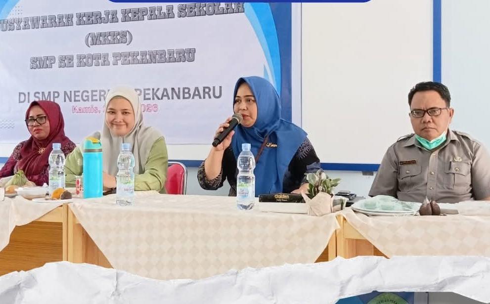 Sinergi Menuju Pendidikan Unggul, Kabid SMP Pekanbaru Pimpin Koordinasi MKKS di SMPN 43