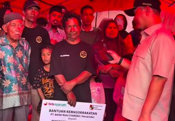 Agung Nugroho Salurkan Bantuan Rp32 Juta dan Gerobak Usaha untuk Korban Kebakaran di Pulau Karomah