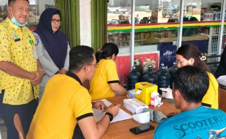 Samsat Kubang Hadirkan Layanan Humanis, Bayar Pajak di Pasar Gunung Sari Bisa Cek Kesehatan Gratis