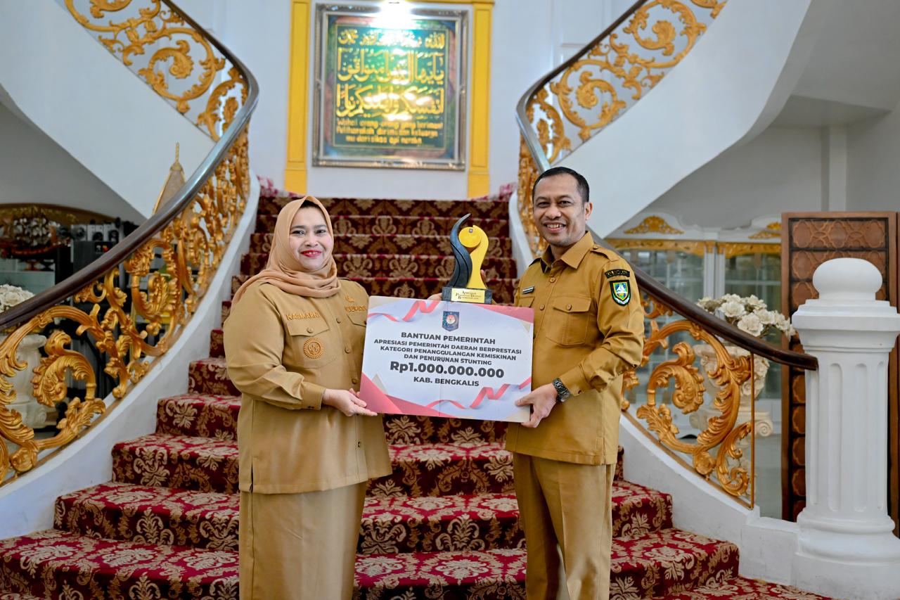 Bupati Kasmarni Terima Penghargaan Prestasi Nasional 2026, Bukti Nyata Keberhasilan Tekan Kemiskinan dan Stunting