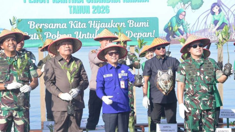 Peringati HUT ke-80 Persit, Sekda Bengkalis Dampingi Pangdam XIX/Tuanku Tambusai Tanam Mangrove di Perapat Tunggal