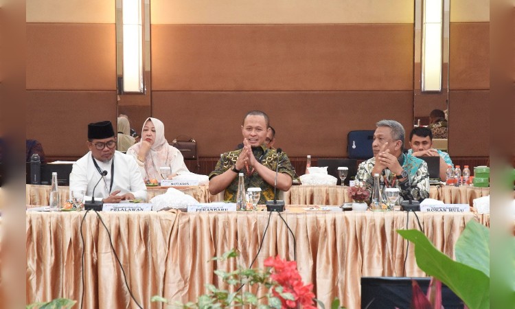 Hadir di RUPSLB BRK Syariah, Wali Kota Pekanbaru Tekankan Transparansi dan Keberpihakan pada Rakyat