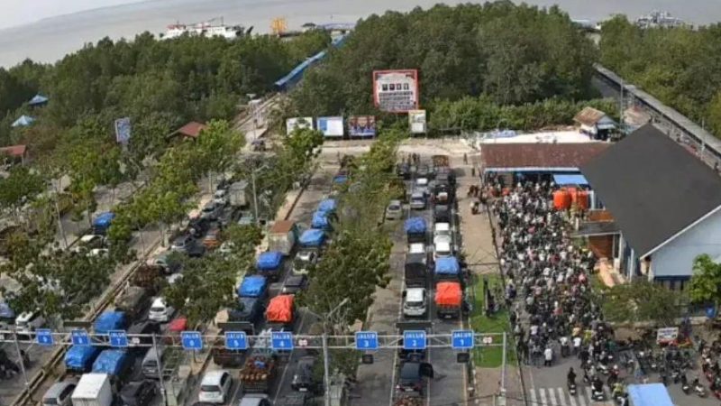 Antrean Pelabuhan RoRo Bengkalis Membludak, Pengguna Jasa Mengantre Sejak Semalam