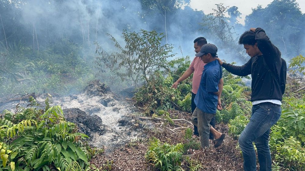Polres Bengkalis Ringkus Buruh Harian Lepas, Tersangka Pembakar Lahan di Desa Pedekik