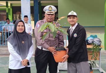 Sinergi Keselamatan dan Lingkungan, Ditlantas Polda Riau Gelar ‘Police Goes To School’ dan ‘Green Policing’ di MAN 1 Pekanbaru