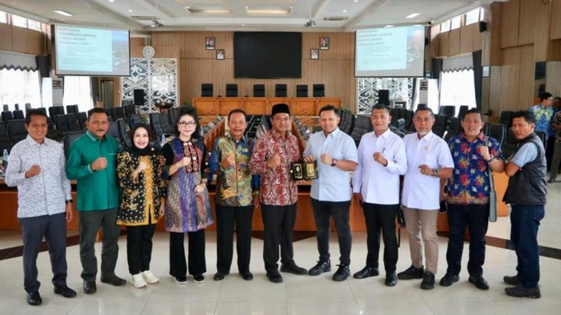 Optimalkan Fungsi Pengawasan, Pansus LKPJ DPRD Riau Sambangi DPRD Kalimantan Selatan