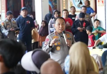 Tak Hanya Keamanan, Kapolda Riau Serahkan Bantuan Mesin Ketinting untuk Nelayan Panipahan dalam Langkah Cooling System