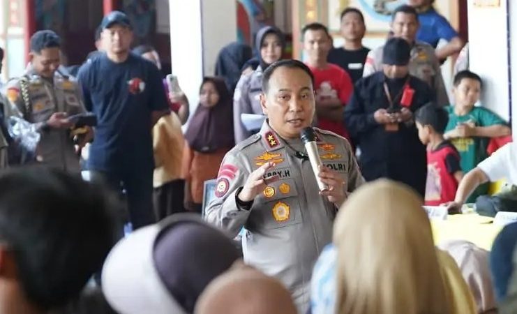 Tak Hanya Keamanan, Kapolda Riau Serahkan Bantuan Mesin Ketinting untuk Nelayan Panipahan dalam Langkah Cooling System