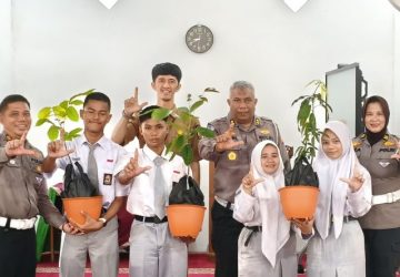 Tanamkan Disiplin Sejak Dini, SMAN 4 Pekanbaru dan Polda Riau Kolaborasi Lewat Program Green Policing