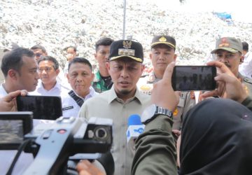 Wujudkan Green City, Wali Kota Pekanbaru Beri Reward bagi Warga Pelapor Sampah Liar