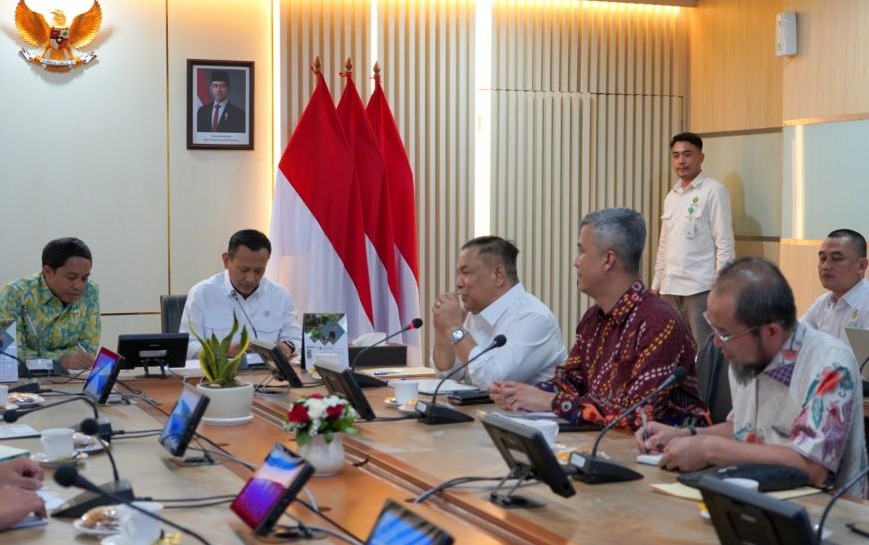 Plt Gubri SF Hariyanto Audiensi dengan Menhut Raja Juli Antoni, Bahas Solusi TNTN hingga Jalan Dumai-Sinaboi