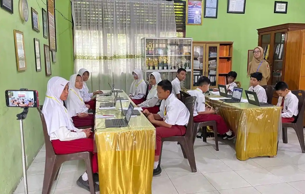 TKA Hari Pertama di SDN 1 Pekanbaru Berjalan Lancar, DPRD Pekanbaru Tekankan Pentingnya Infrastruktur Digital