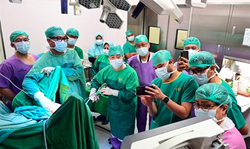 Hanya 37 Kasus di Dunia, Tim Dokter RSUD Arifin Achmad Berhasil Operasi Rekonstruksi Saluran Reproduksi