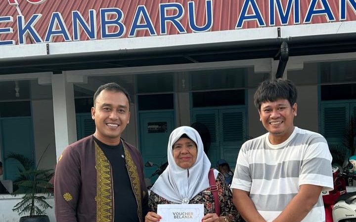 Peduli Lingkungan dan Aktif Lapor TRC 112, Warga Pekanbaru Terima Reward Voucher Belanja