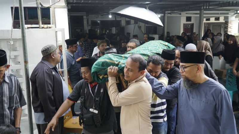 Ketua PWI Pusat dan Sekdaprov Riau Ikut Lepas Jenazah, Sebut Zulmansyah Tokoh Pers Nasional