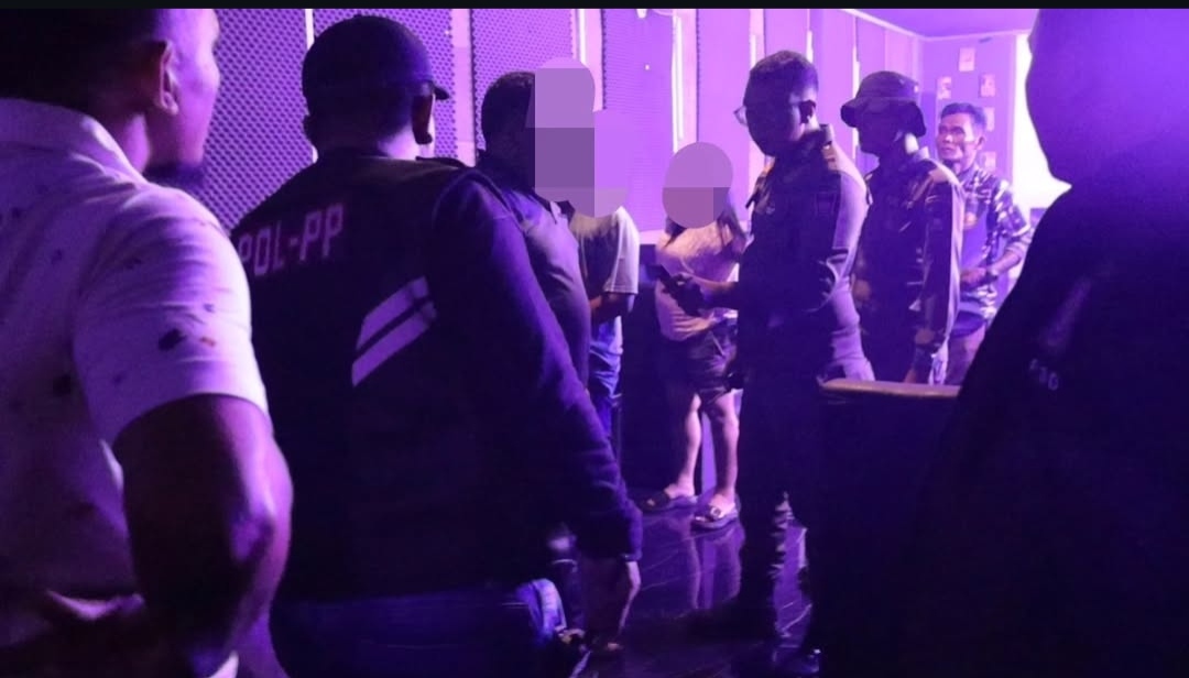 Gelar Razia Dini Hari, Satpol PP Padang Amankan 14 Wanita Pemandu lagu