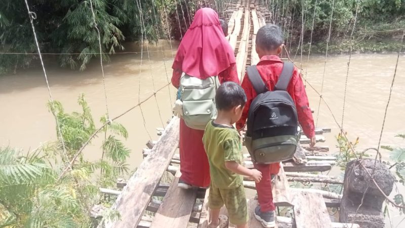 Jembatan Gantung Rusak Parah, Warga Sinar Jawa Minta Pemkab Tanggamus Segera Bertindak