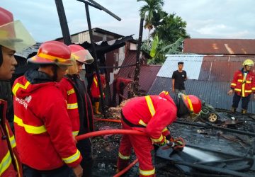 Kebakaran Hebohkan Warga Banuaran Nan XX Lubeg, Gudang Lantai Dua Hangus Dilalap Api