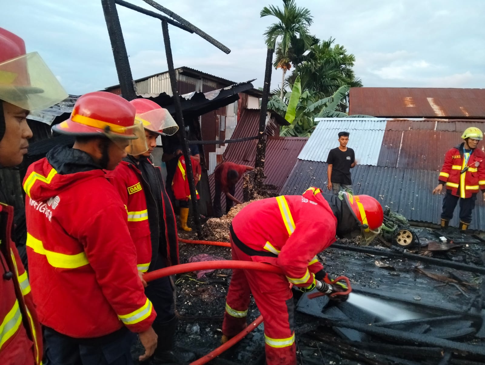 Kebakaran Hebohkan Warga Banuaran Nan XX Lubeg, Gudang Lantai Dua Hangus Dilalap Api