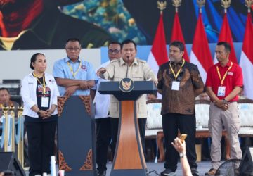 Presiden Prabowo Umumkan Kado Besar Bagi Buruh, Dari UU PPRT Hingga Marsinah Pahlawan Nasional