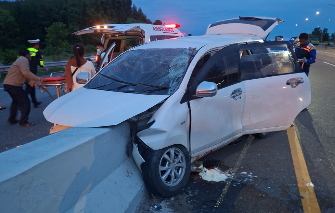 Tragedi Maut di Tol Permai KM 14, Dua Penumpang Meninggal Dunia Akibat Kecelakaan Tunggal