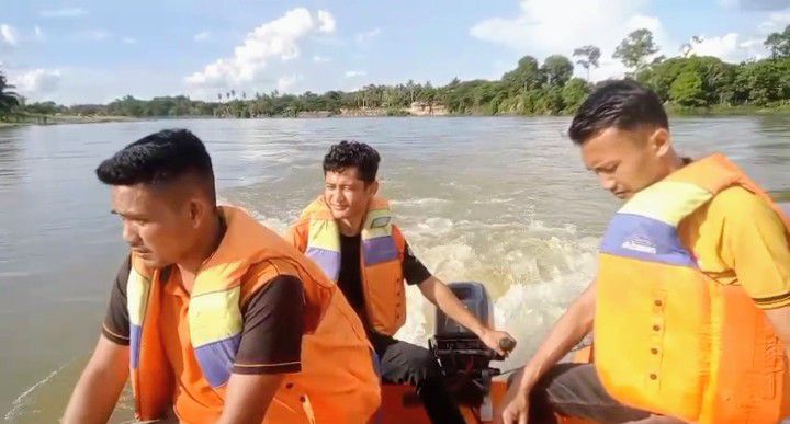 Melompat dari Tiang Jembatan Kuok, Remaja 13 Tahun Tenggelam Terseret Arus Sungai Kampar