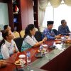 Bawa Pesan Harmoni Riau, Plt Gubri Lepas Kontingen Pesparawi Nasional ke Papua Barat