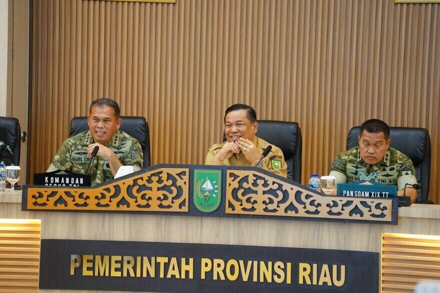 Terima Kunjungan Pasis Dikreg 55 Sesko TNI, Plt Gubri Paparkan Potensi Strategis Riau