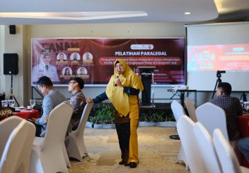 Gandeng Jikalahari, Pemkab Siak Latih Kapasitas Hukum 50 Penghulu Kampung Hadapi Konflik Lahan