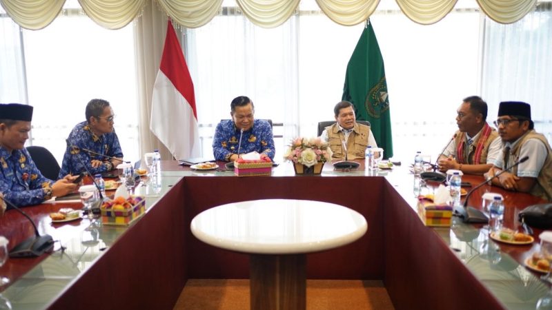 Lepas Kontingen Pesparawi Riau, SF Hariyanto Ingatkan Jaga Kekompakan dan Nama Baik Daerah