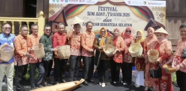 Promosikan Kuliner HKI, Plt Bupati Muara Enim Sajikan Sayur Bawak Gulai Semende di Festival Anjungan Sumsel 2026