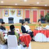 Redam Mosi Tak Percaya Enam Fraksi, Plt Gubri Beri Waktu Sekwan Dua Minggu Cairkan Dana DPRD Riau