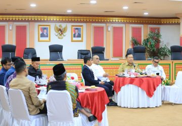 Redam Mosi Tak Percaya Enam Fraksi, Plt Gubri Beri Waktu Sekwan Dua Minggu Cairkan Dana DPRD Riau